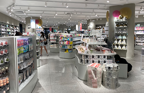 湛江精品貨架廠家教您精品店貨架陳列與布局方法