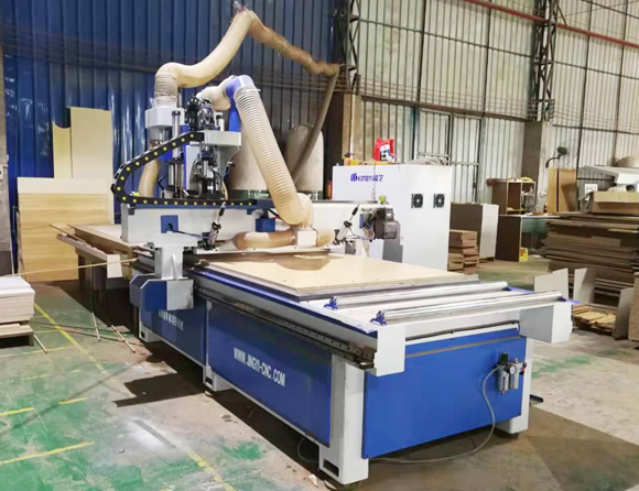 自動化木工開料設備