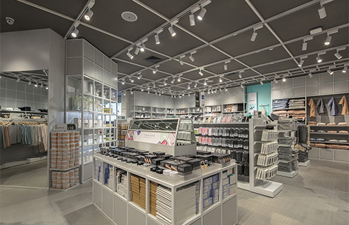 現代精品百貨貨架的特點與作用