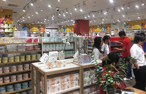 百貨商店要如何擺放貨架才能吸引顧客