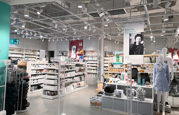 挑選精品店展示貨架時需要注意的三點